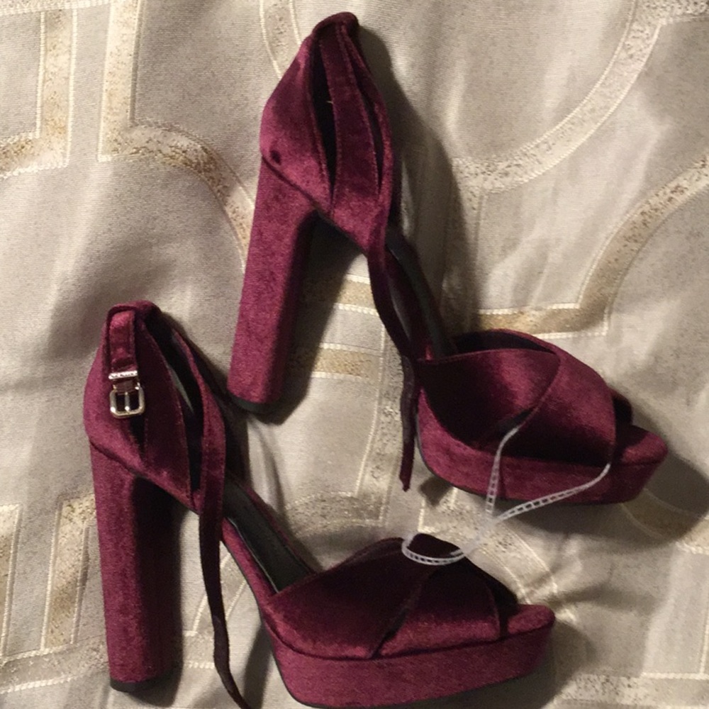 Gianni Bini Burgundy Four-inch Size 9 Heels